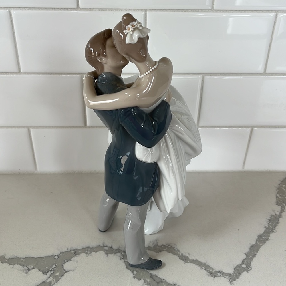 Lladro hand made Spain bride and groom - Picture 3 of 5